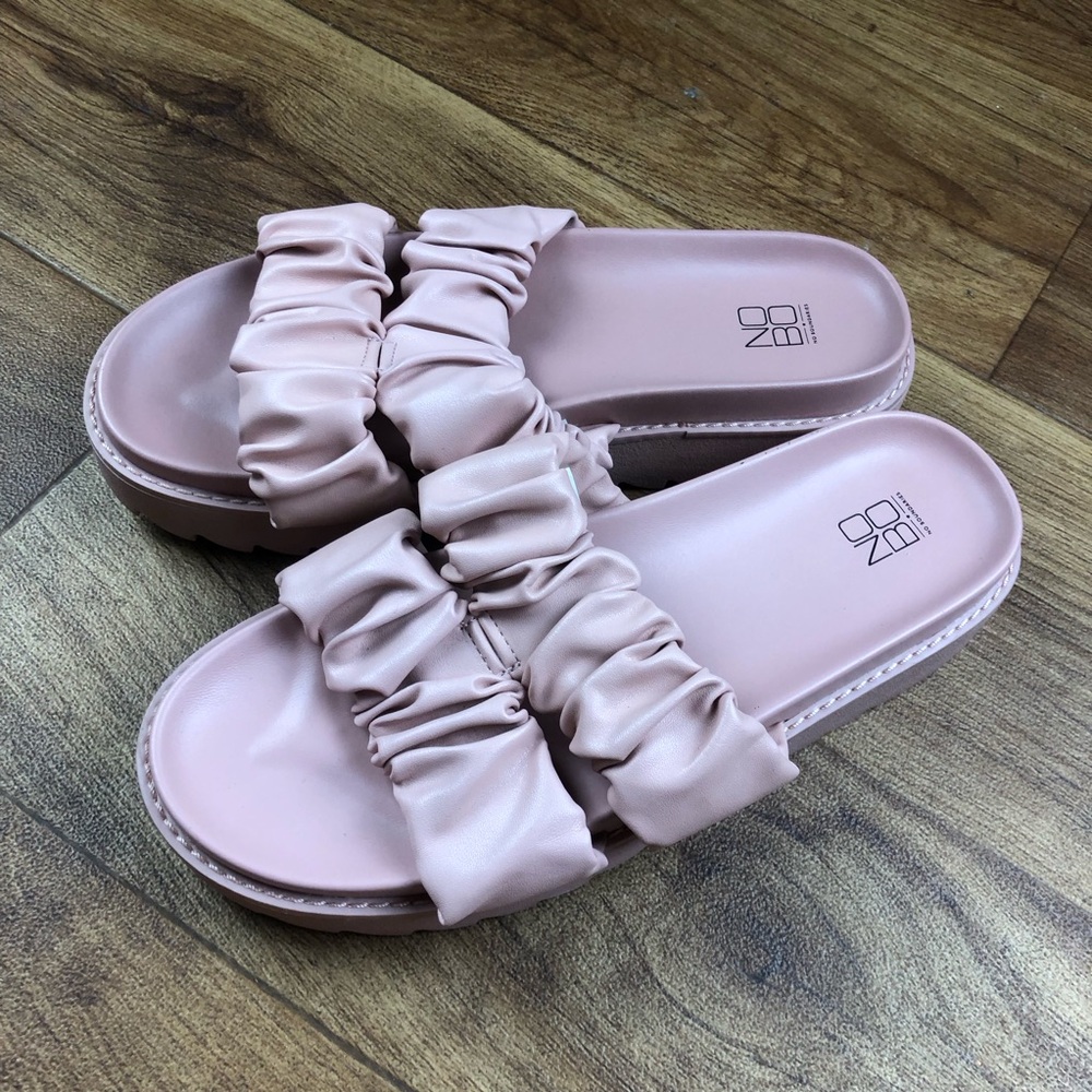 No Boundaries Pale Pink Ruched Flatform Sandals Slip On *READ